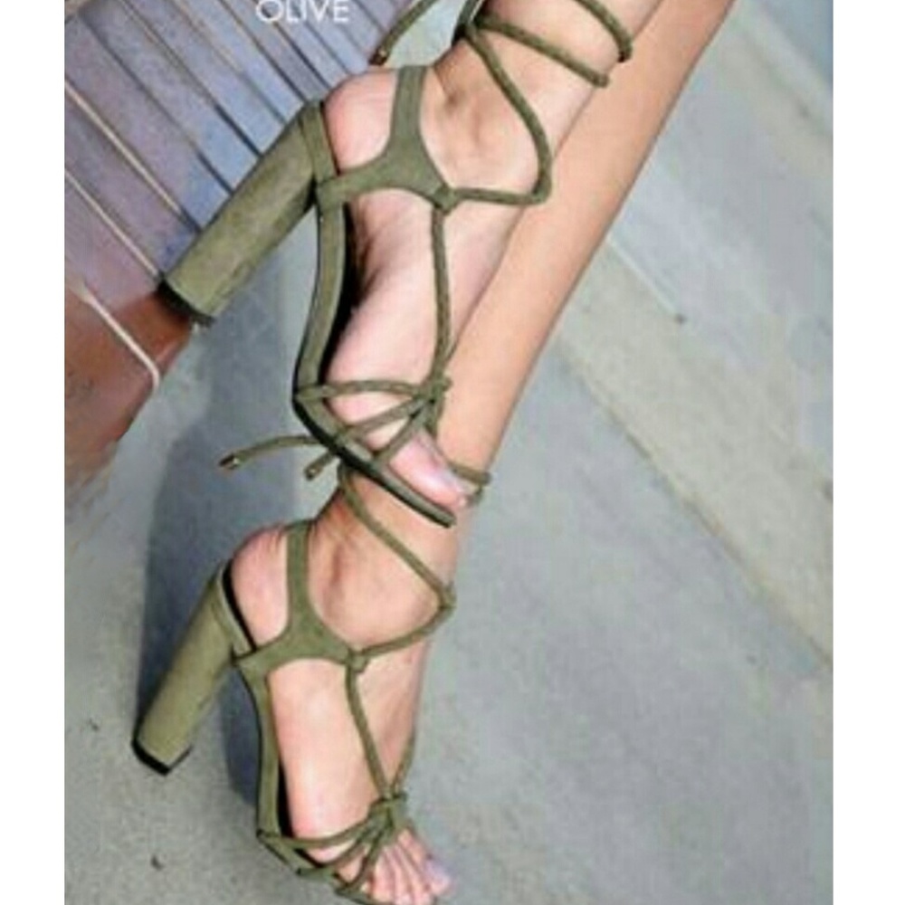 𝙇𝙖𝙨𝙩 𝙎𝙞𝙯 9 🍃Olive Rope me in Lace up Heel